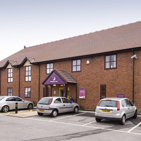 Premier Inn Crewe Central Экстерьер фото