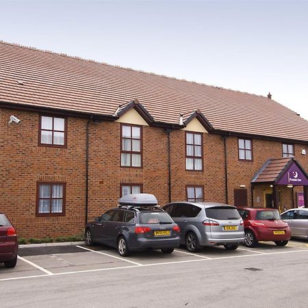 Premier Inn Crewe Central Экстерьер фото