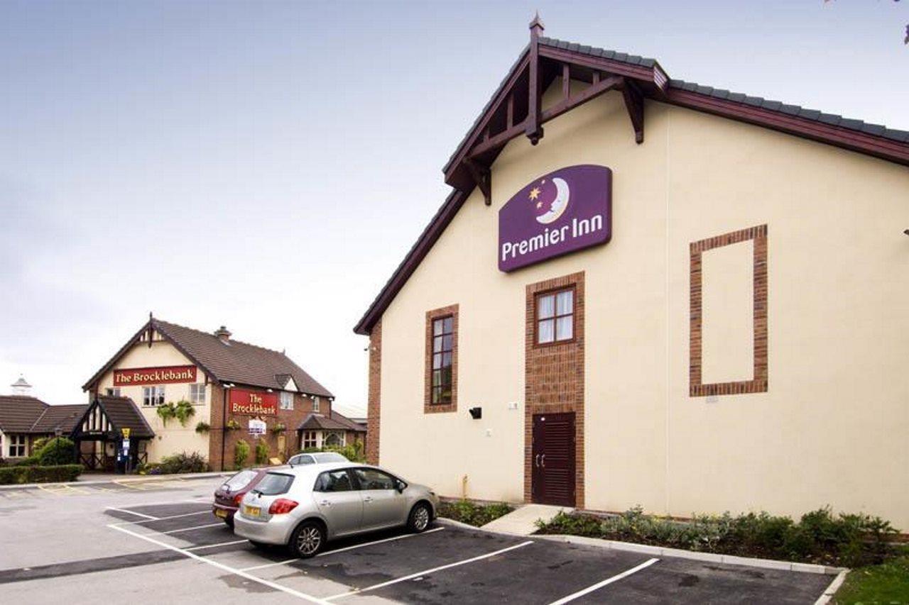 Premier Inn Crewe Central Экстерьер фото