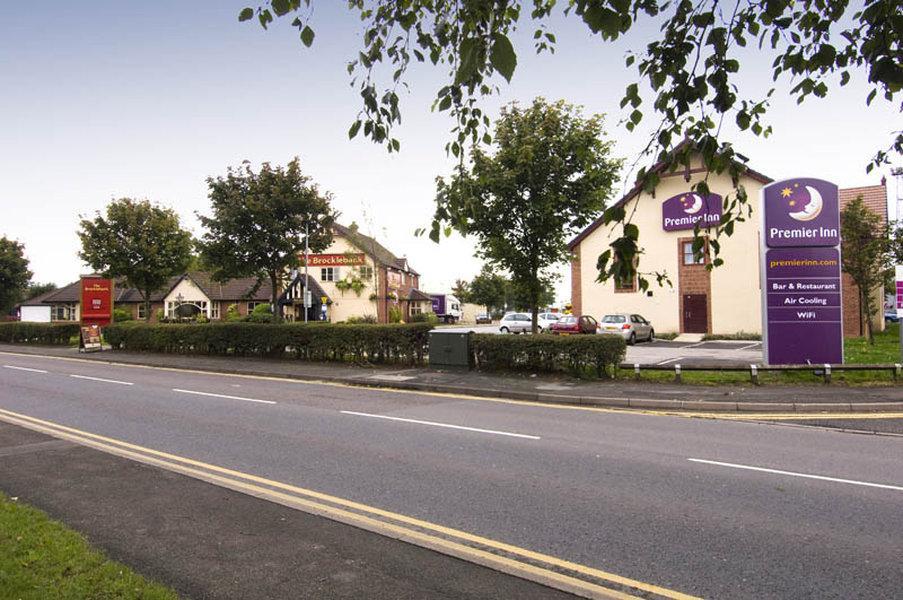 Premier Inn Crewe Central Экстерьер фото