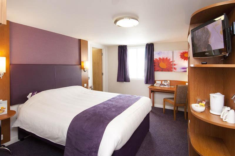 Premier Inn Crewe Central Экстерьер фото