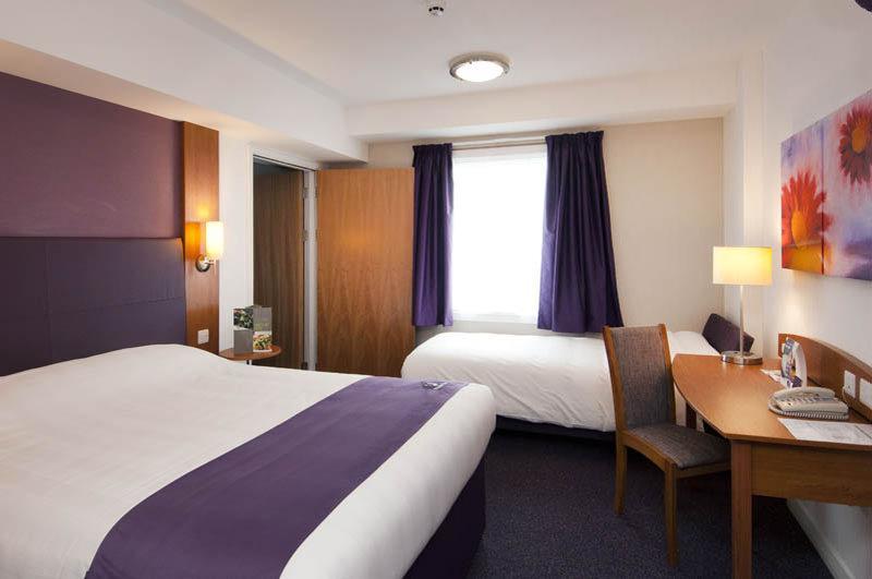 Premier Inn Crewe Central Экстерьер фото